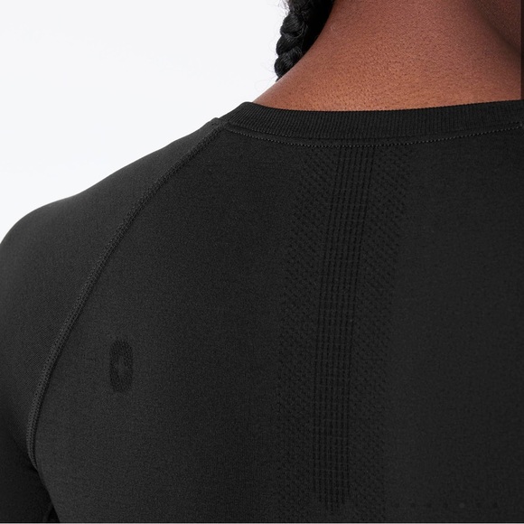 NWT Figs Black Salta Seamless Cropped Long Sleeve Underscrub - Picture 5 of 9